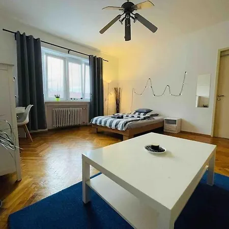 Lovely 2bdr In Center, Wifi & Self-check In Apartman