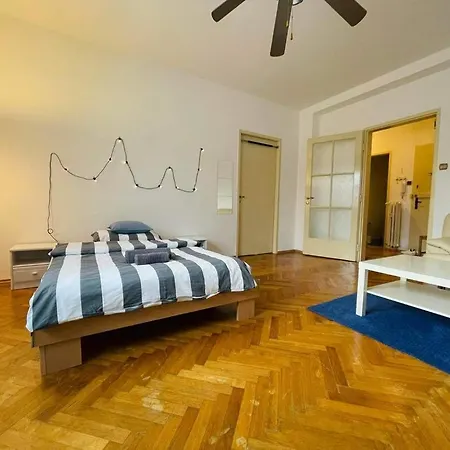 Lovely 2bdr In Center, Wifi & Self-check In *