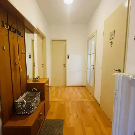 Apartment Lovely 2bdr In Center, Wifi & Self-check In *