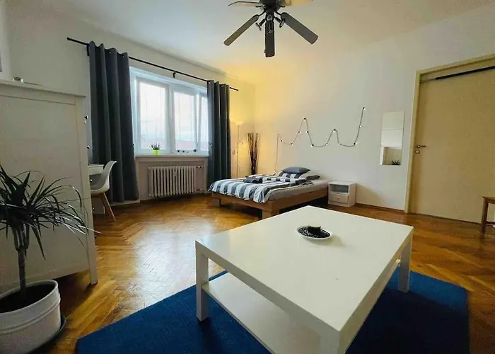 Lovely 2bdr In Center, Wifi & Self-check In Apartmán